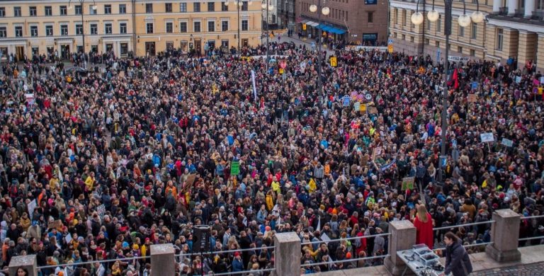 Foule de personnes manifestation climat