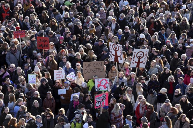 Thousands of women marching against the wage gap in Iceland on the 24th of October 2023, ©AP Photo/Arni Torfason.