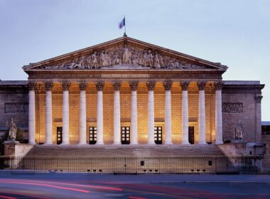 Le Palais Bourbon, siège de l'Assemblée Nationale, haut-lieu de la politique nationale. Crédits: pixabay