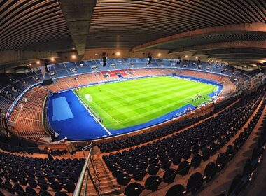 Le Parc des Princes est prêt à accueillir son équipe et celle du Stade Rennais ! (source : https://commons.wikimedia.org/w/index.php?search=Parc+des+Princes&title=Special:MediaSearch&type=image&haslicense=attribution)