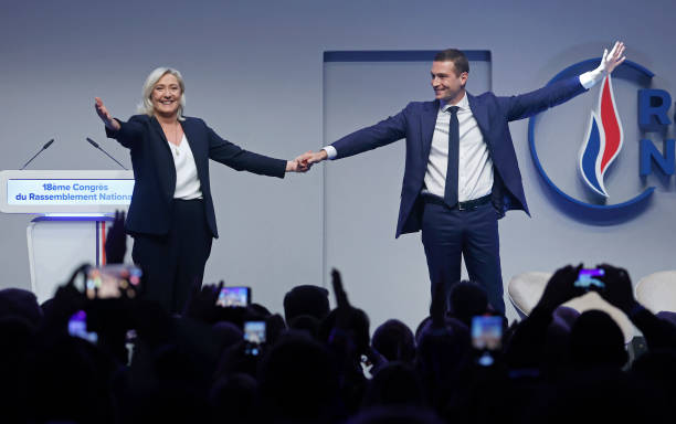 Jordan Bardella et Marine Le Pen lors du Congrès annuel du Rassemblement National, le 5 novembre 2022, à Paris. (Crédits Chesnot/Getty Images)