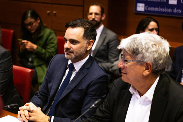 Au premier plan, Eric Coquerel, Président de la Commision des Finances à l'Assemblée Nationale, député LFI, et, au second plan, Laurent Saint-Martin, ministre délégué au Budget, le 25 octobre à l'Assemblée Nationale, à Paris. (Photo by Telmo Pinto/SOPA Images/LightRocket via Getty Images)