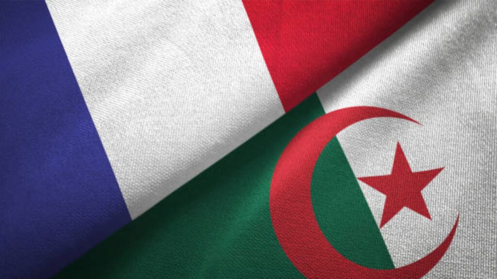 Drapeau France Algérie / Crédit : bandera-argelina Pexels.com