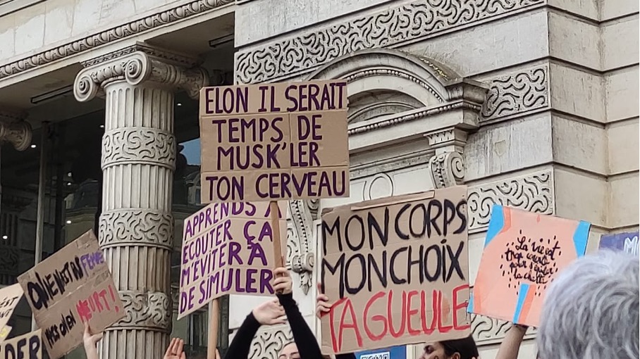 Les manifestation du 8 mars ont rassemblé environ 250.000 personnes en France selon le collectif organisateur Grève Féministe. Place du Ralliement, Angers. @Jeanne Lauzevis